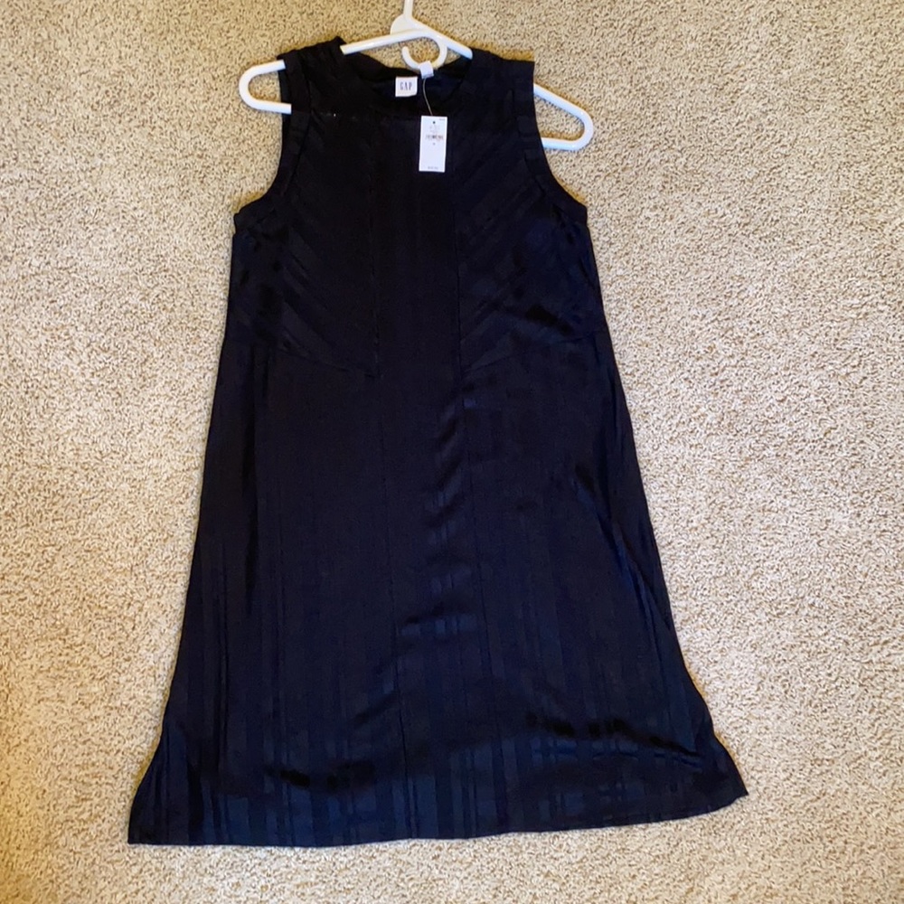 ✅NWT- GAP dress. Size MEDIUM. BLACK.  FULLY LINED shimmery black on black fabric